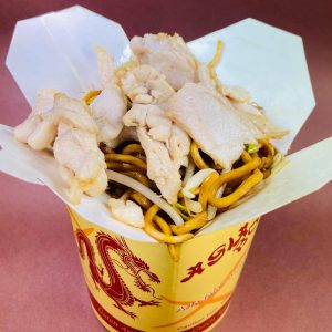 Nudelbox mit Huhn, Ei, Gemüse